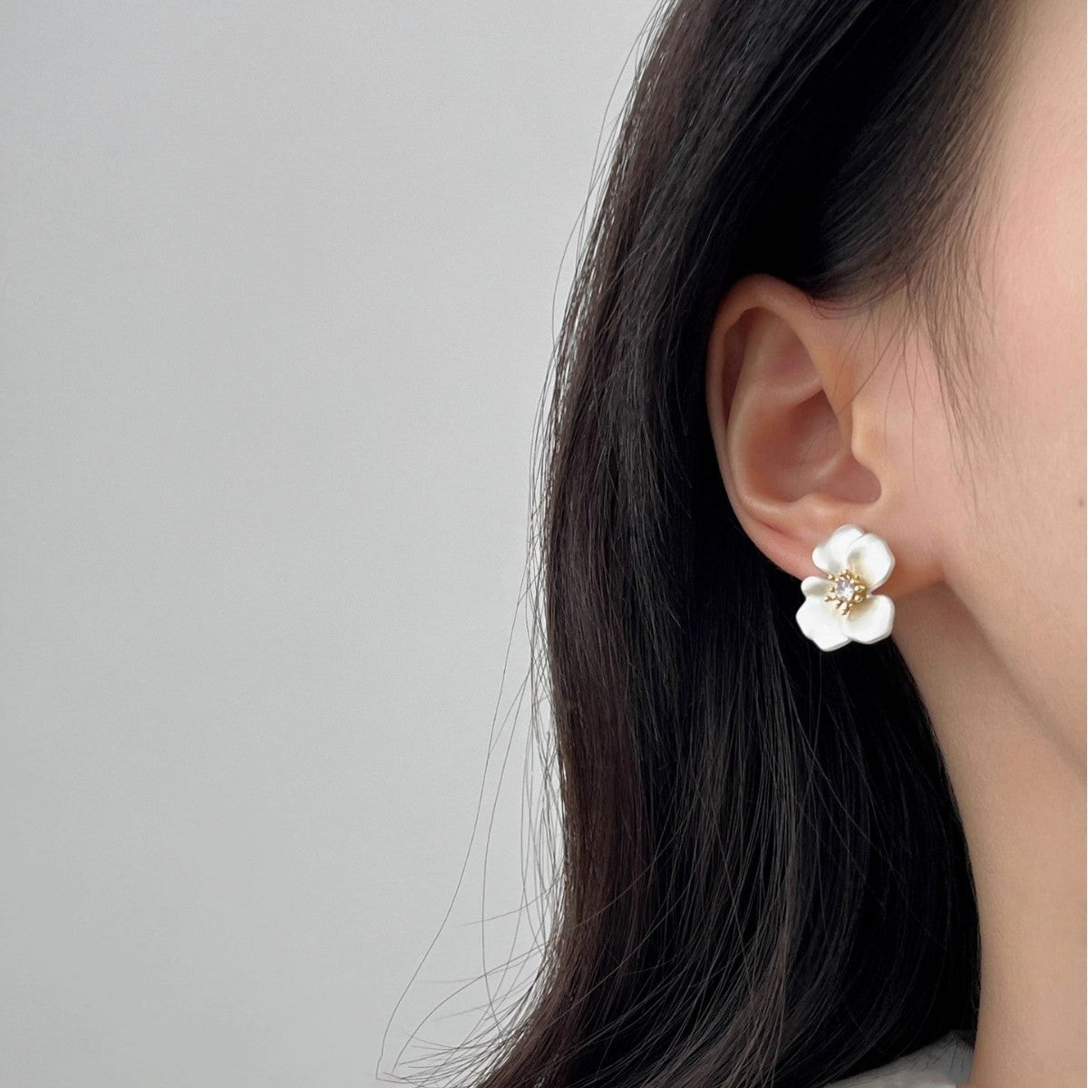 Exquisite Refined Grace High-grade Flower Women's Special-interest Design All-match Earrings