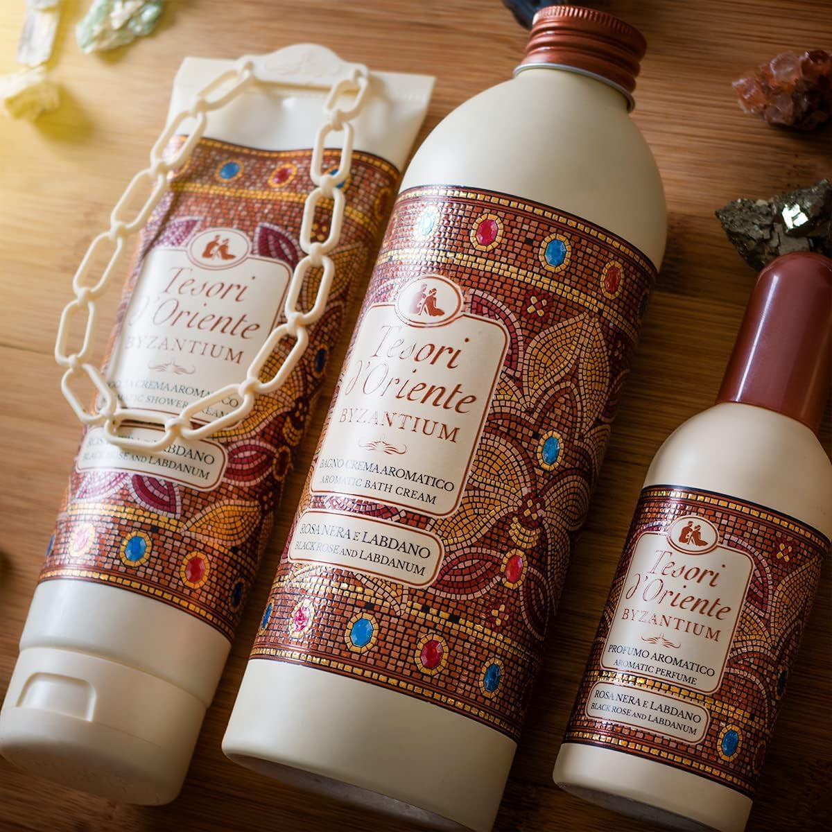 - Bagno Crema Byzantium, Bagnoschiuma Dalle Note Di Rosa Nera E Labdano, Deterge La Pelle E Dona Nutrizione E Idratazione, 500Ml