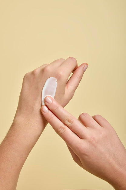 - Crema Multiuso Pellefresca, Con Aloe E Acido Ialuronico, Ottima per Tutta La Famiglia, 48 Ore Di Idratazione Intensa, 300Ml