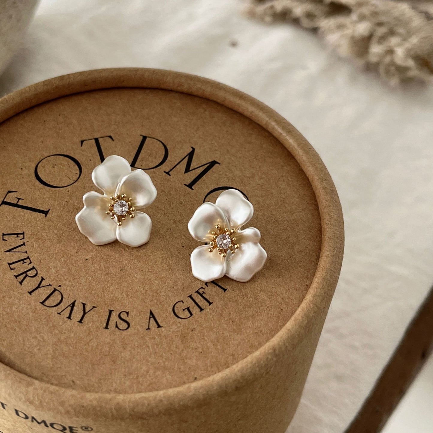 Exquisite Refined Grace High-grade Flower Women's Special-interest Design All-match Earrings