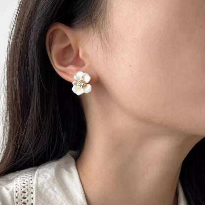 Exquisite Refined Grace High-grade Flower Women's Special-interest Design All-match Earrings